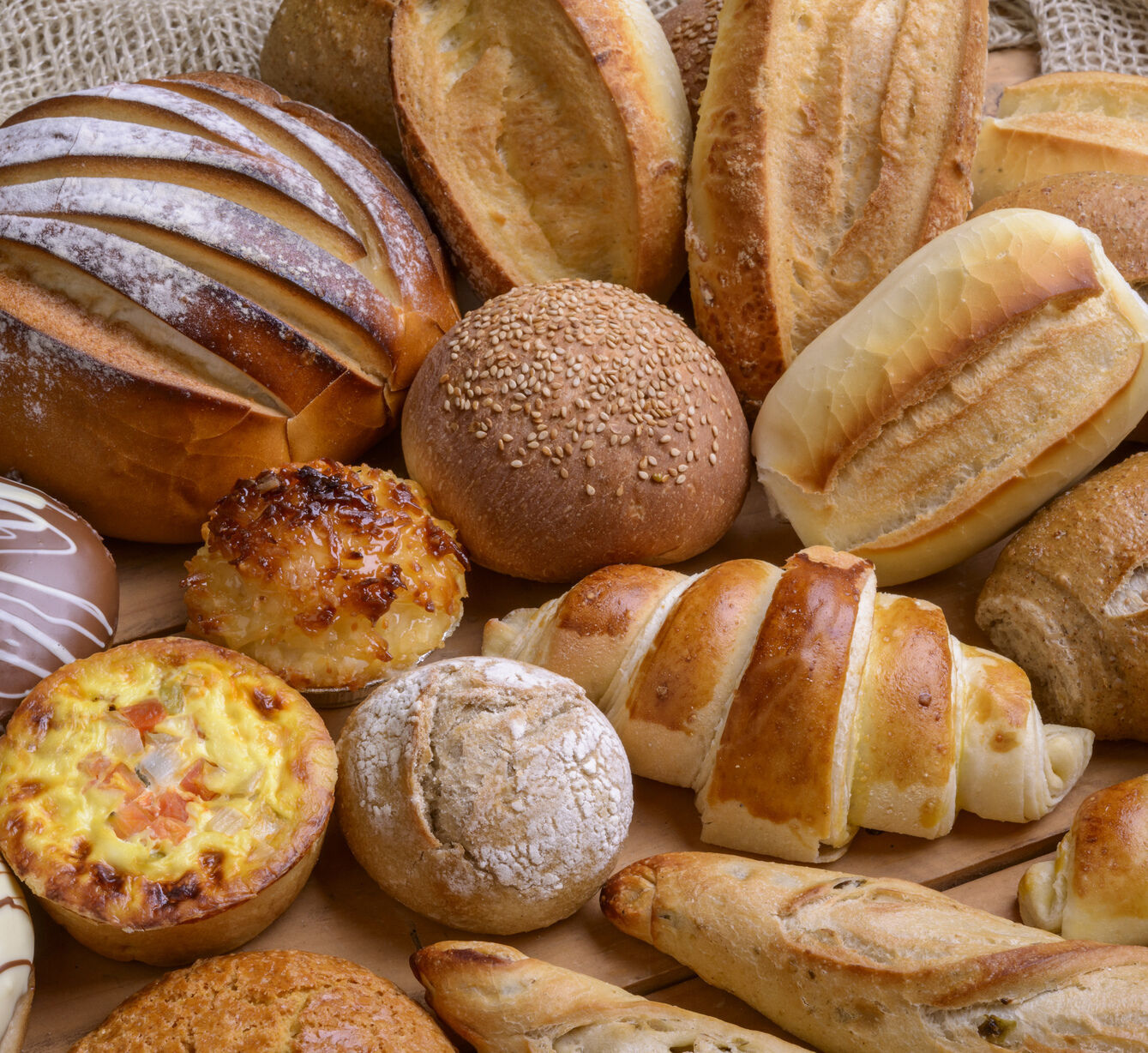 เบเกอรี่ ขนมปัง เค้ก พาย คุ้กกี้ หรือขนมอบประเภทต่างๆ
